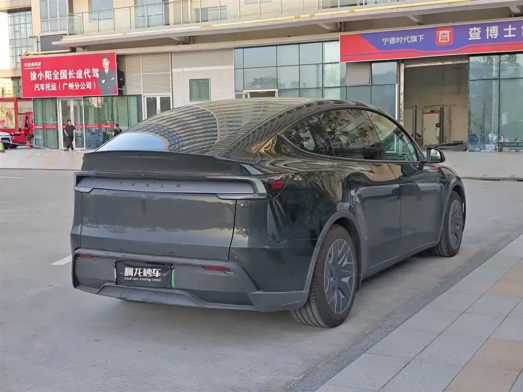 Tesla Model Y L — фото 4
