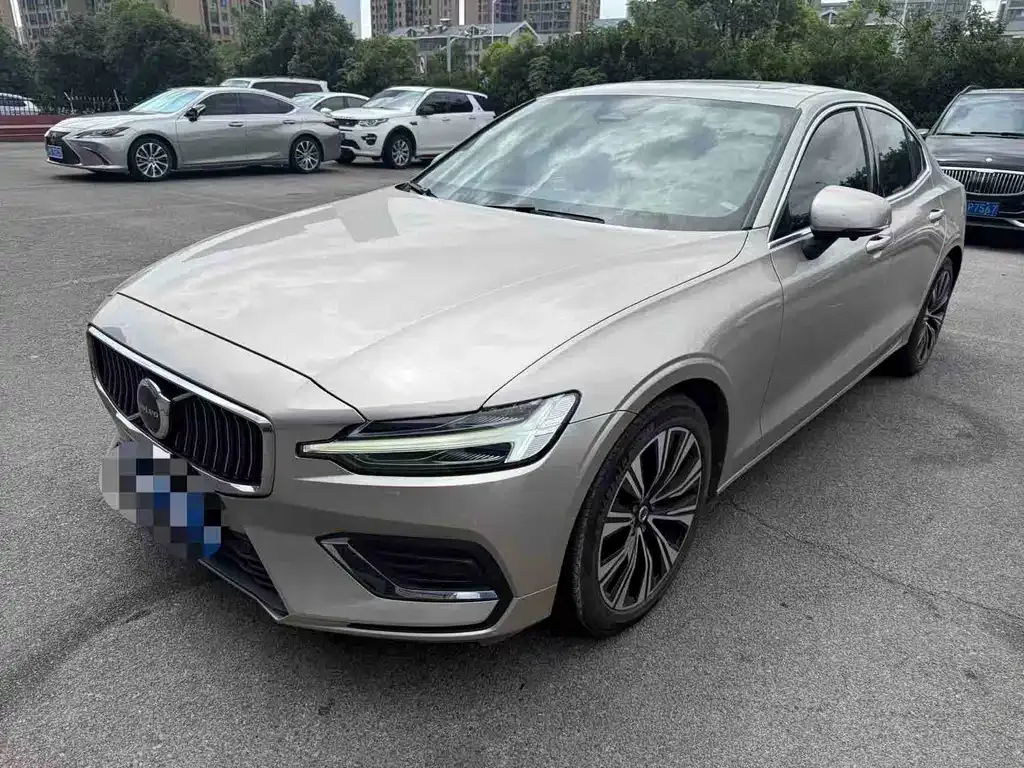 Volvo S60 — фото 1