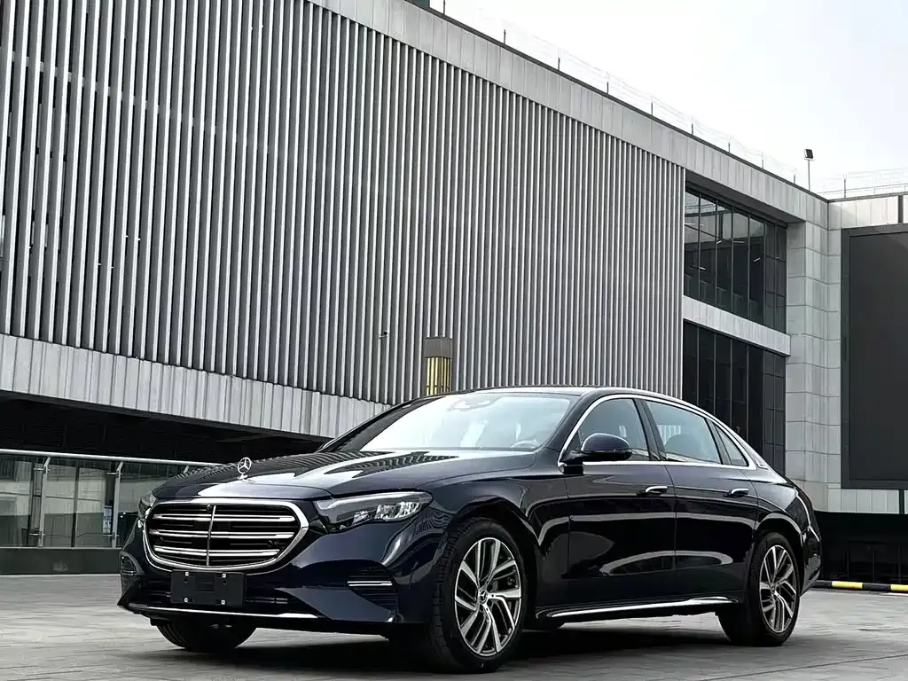 Mercedes-Benz E-Class — фото 1