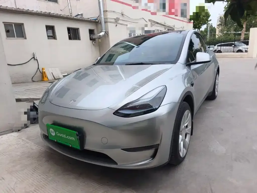 Tesla Model Y — фото 1