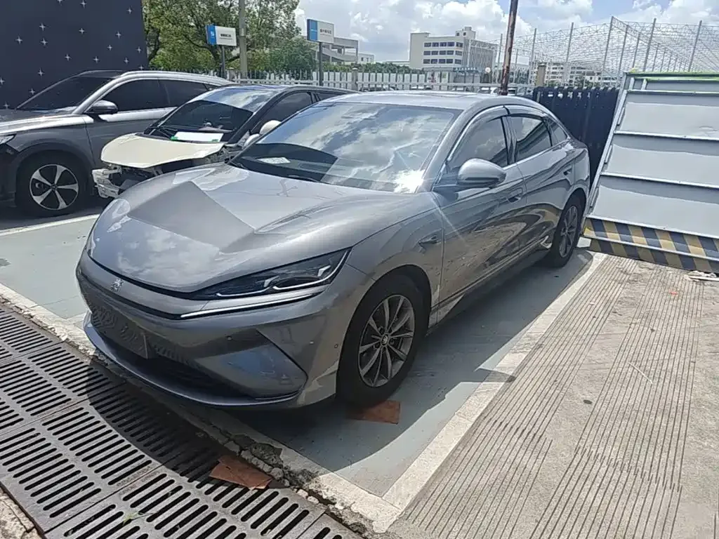 BYD Qin L