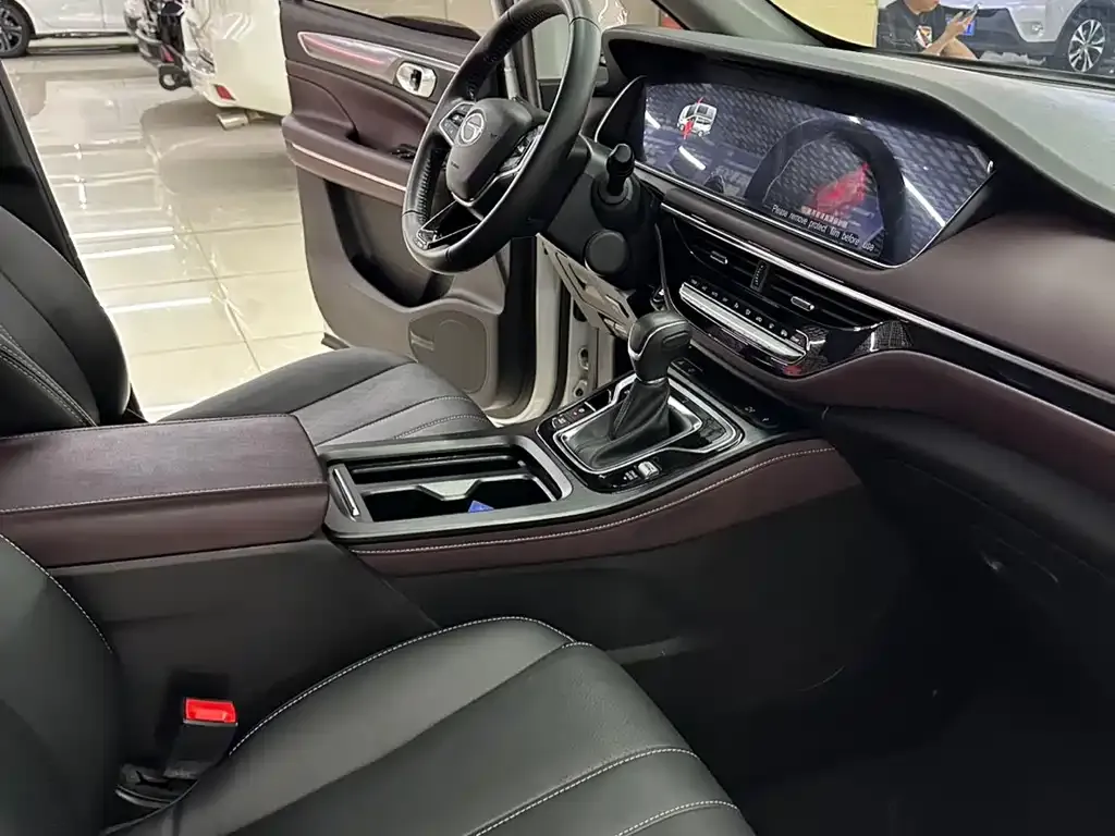 GAC Motor Trumpchi M6 — фото 2