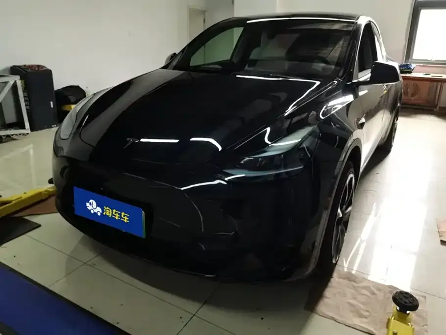 Tesla Model Y — фото 1