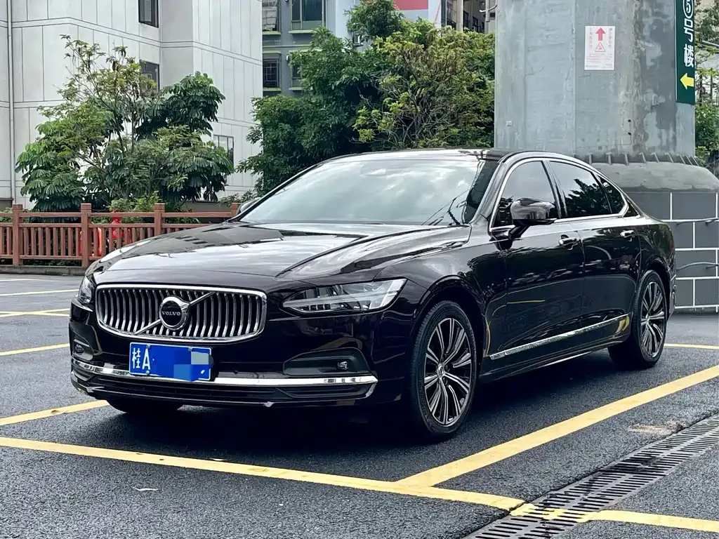 Volvo S90 — фото 1