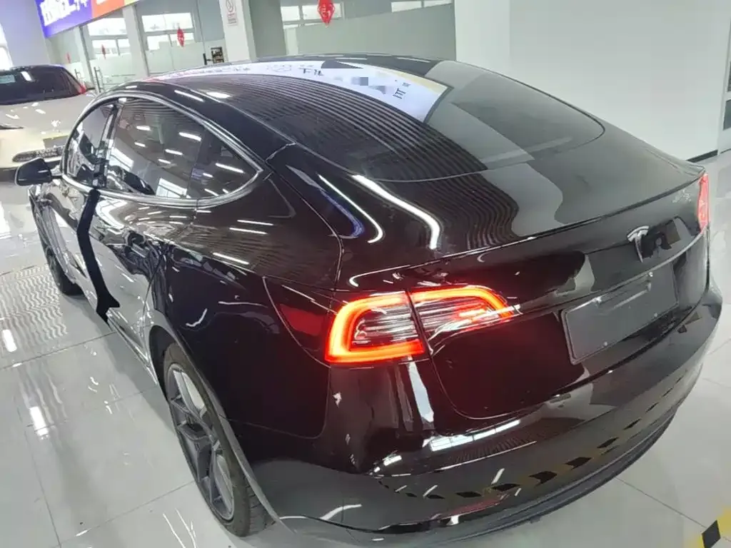 Tesla Model 3 — фото 2