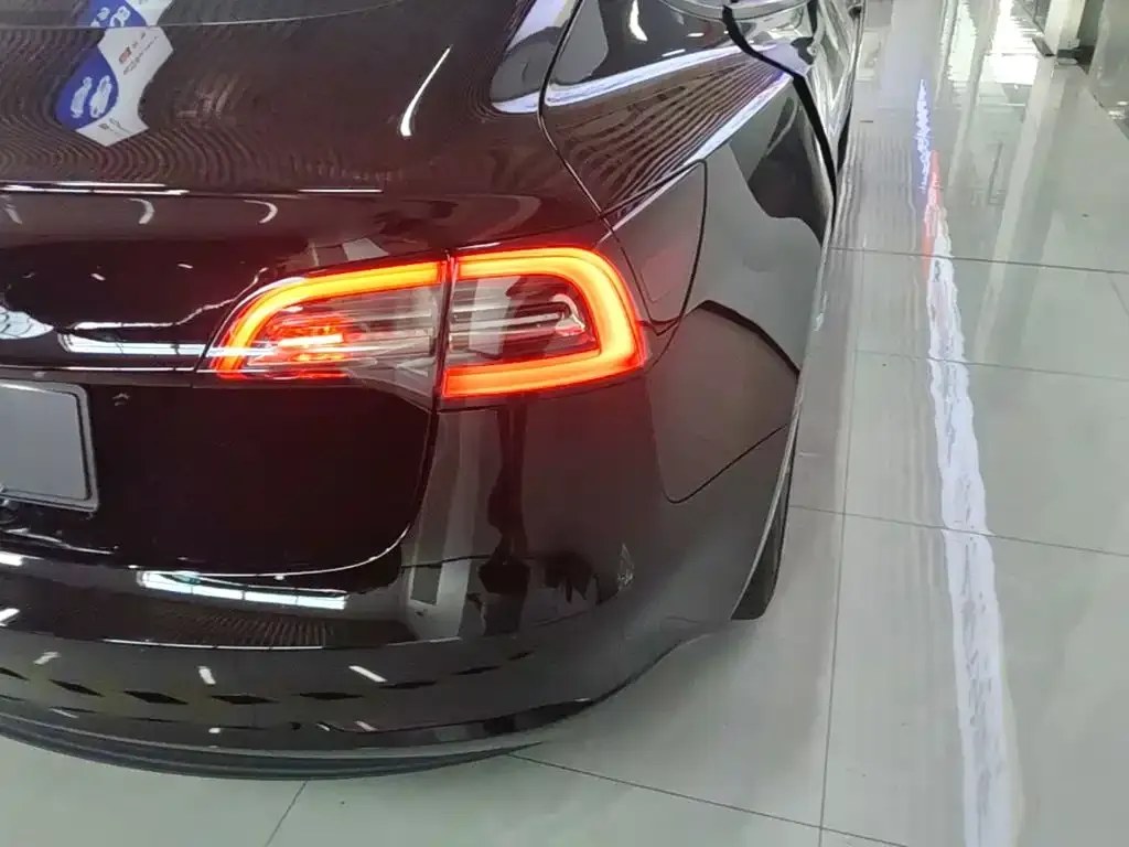 Tesla Model 3 — фото 5