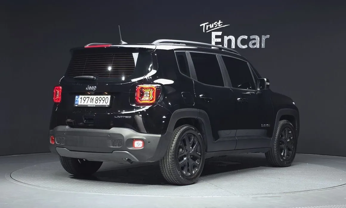 Jeep Renegade — фото 5