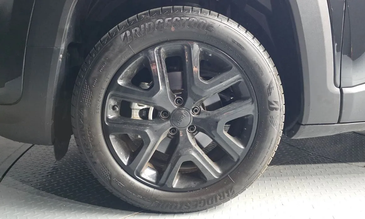 Jeep Renegade — фото 10