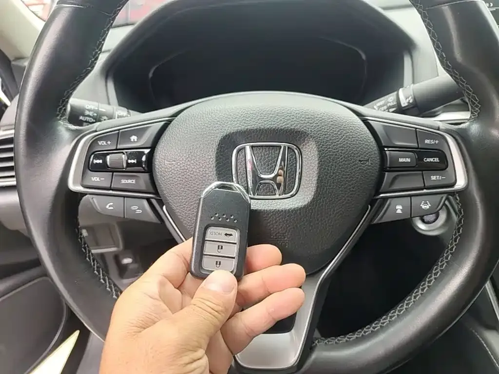 Honda Accord — фото 10