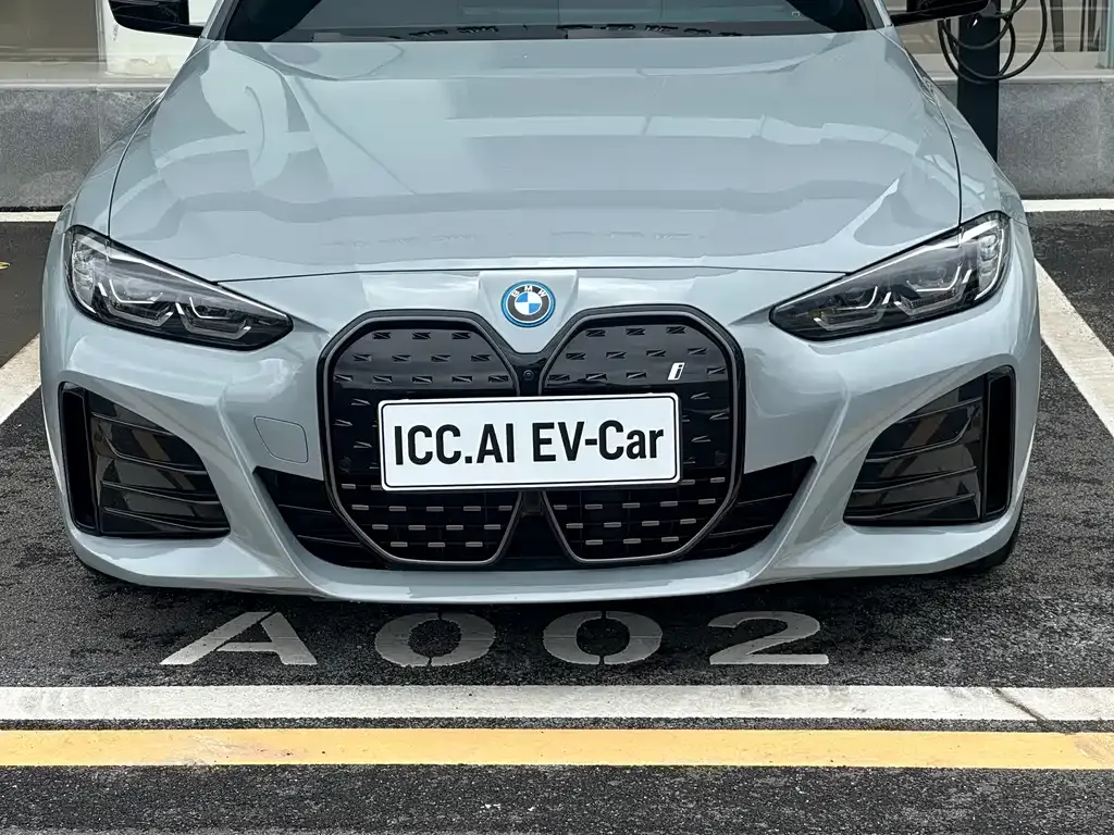 BMW i4 — фото 4