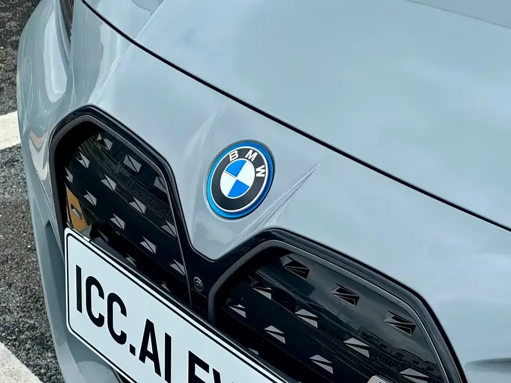 BMW i4 — фото 7