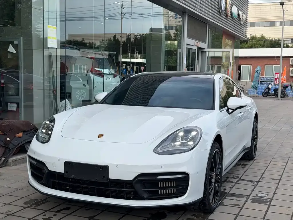 Porsche Panamera — фото 1
