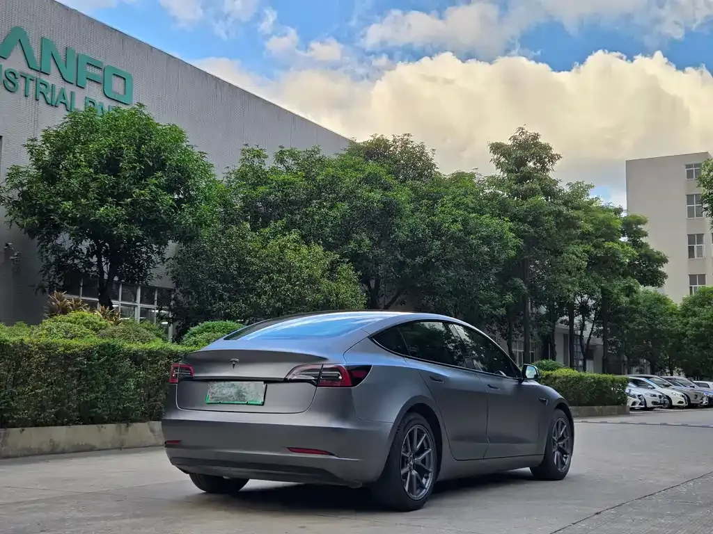 Tesla Model 3 — фото 6