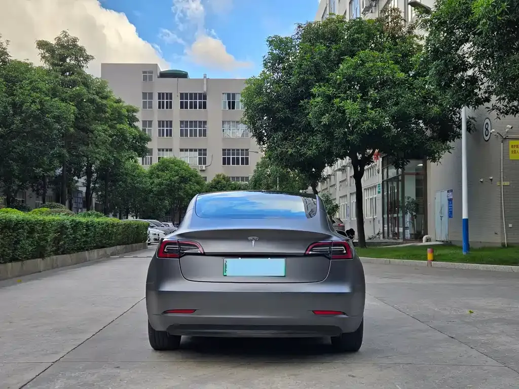 Tesla Model 3 — фото 10