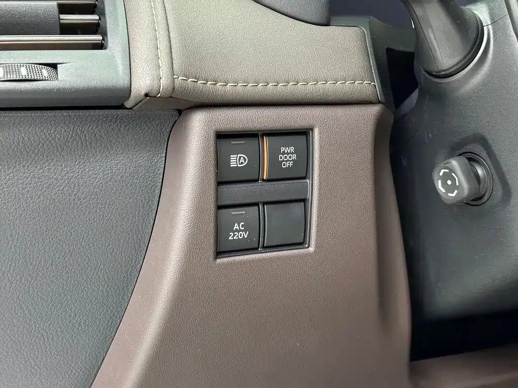 Toyota Alphard — фото 6