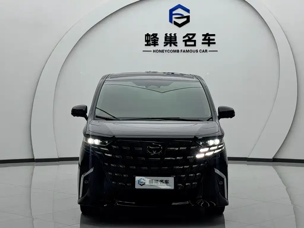 Toyota Alphard — фото 3