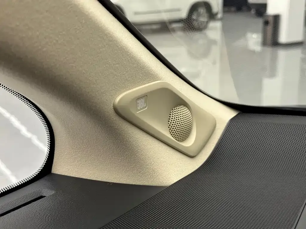 Toyota Alphard — фото 7