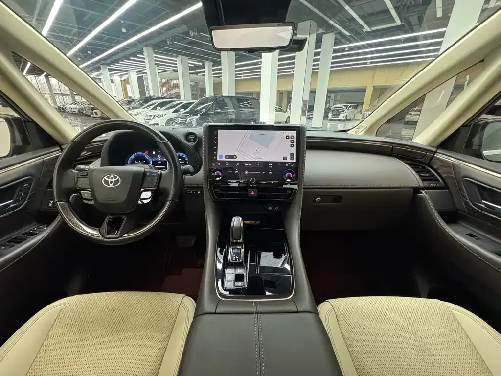 Toyota Alphard — фото 8