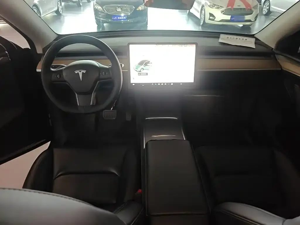 Tesla Model Y — фото 3