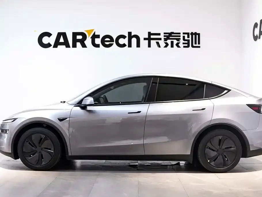 Tesla Model Y — фото 6