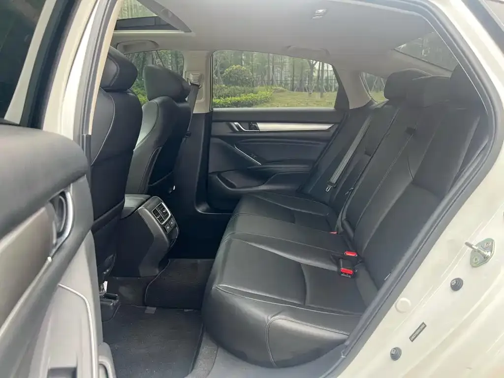 Honda Accord — фото 9