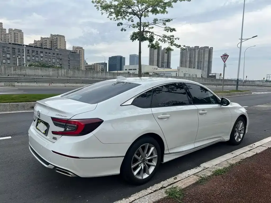 Honda Accord — фото 8