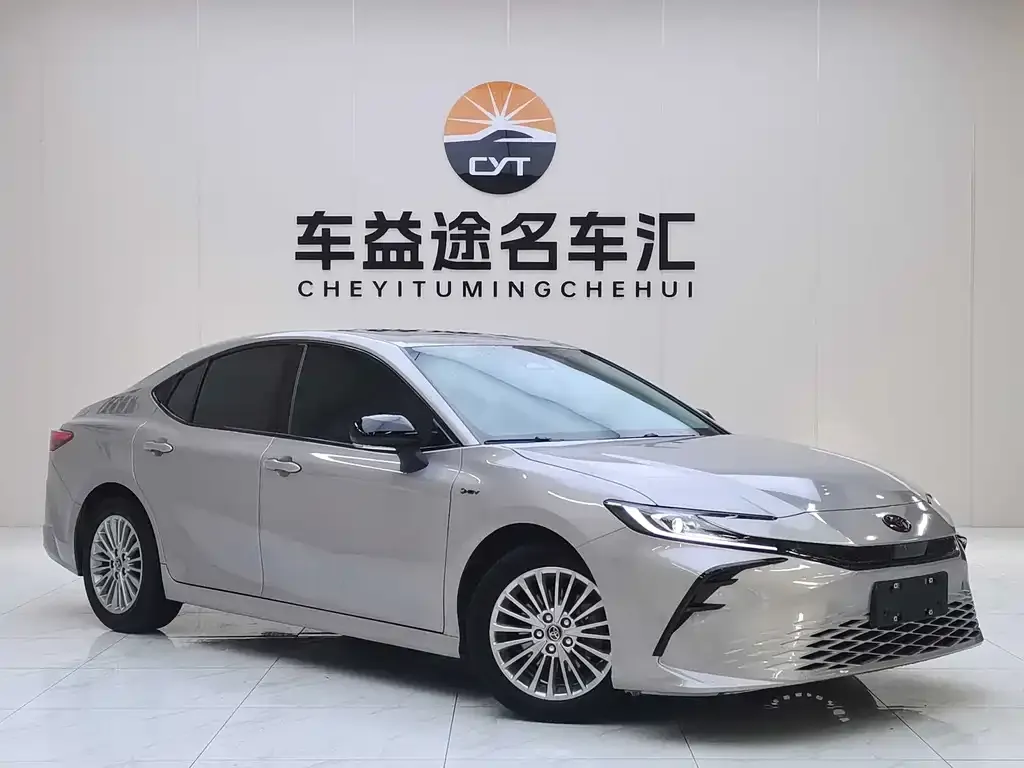 Toyota Camry — фото 10