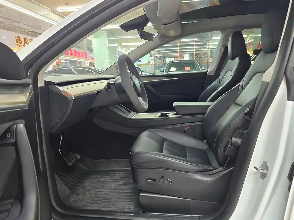 Tesla Model Y — фото 4