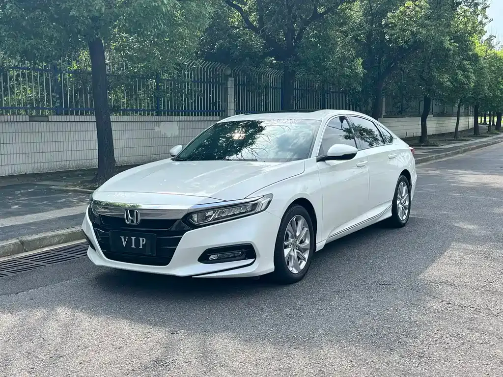 Honda Accord — фото 1
