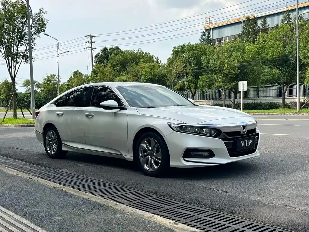 Honda Accord — фото 9