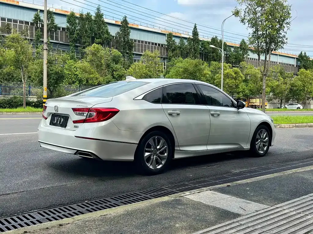 Honda Accord — фото 4