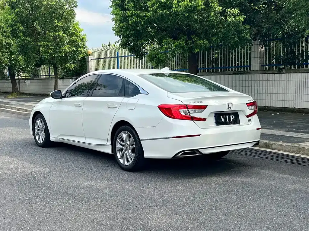 Honda Accord — фото 7