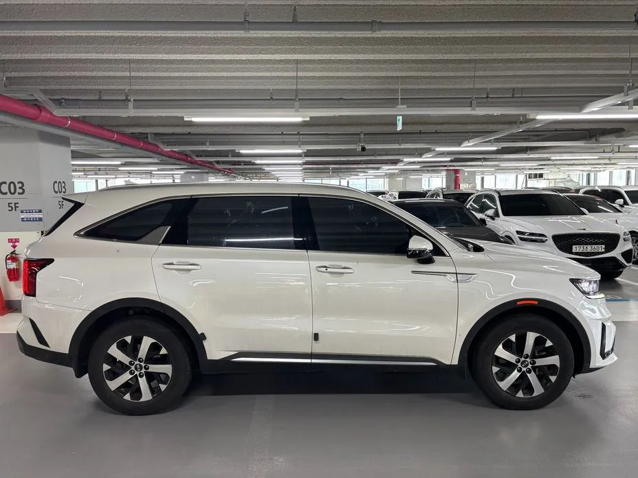 Kia Sorento — фото 7