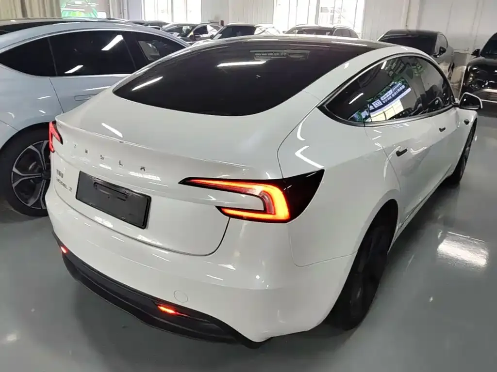 Tesla Model 3 — фото 10