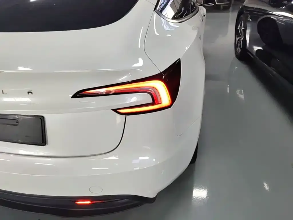 Tesla Model 3 — фото 2