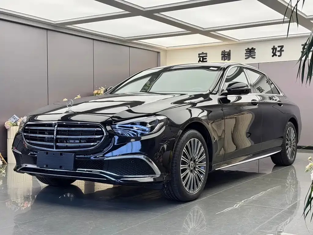 Mercedes-Benz E-Class — фото 1