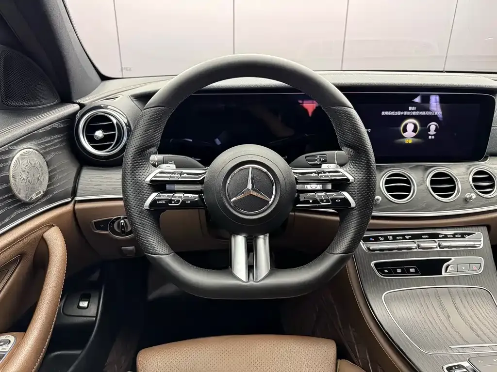 Mercedes-Benz E-Class — фото 9