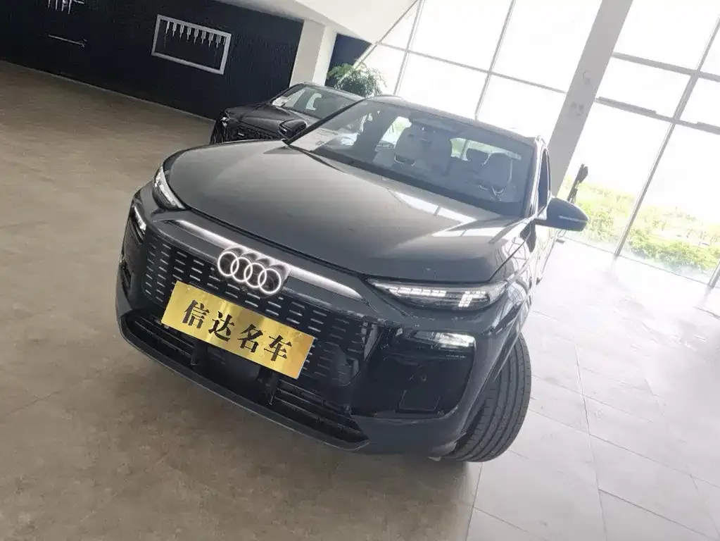 Audi Q6L e-tron — фото 1