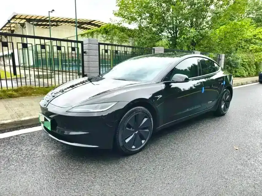 Tesla Model 3 — фото 1