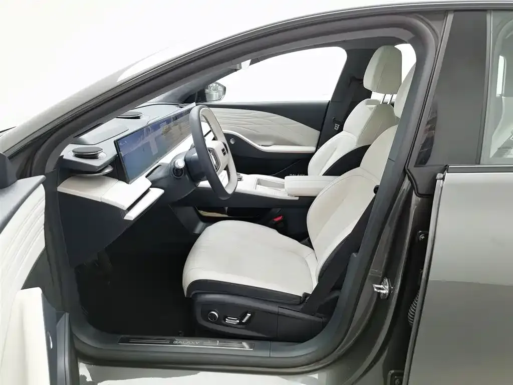 Geely Galaxy E8 — фото 10