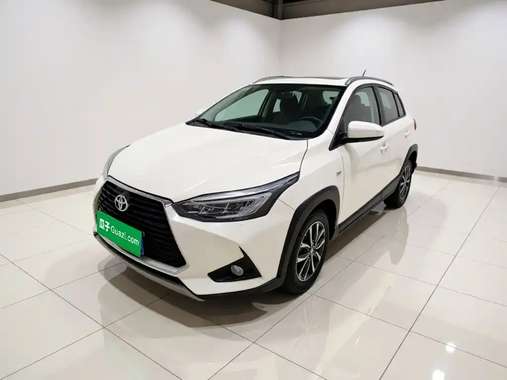 Toyota Yaris L — фото 1