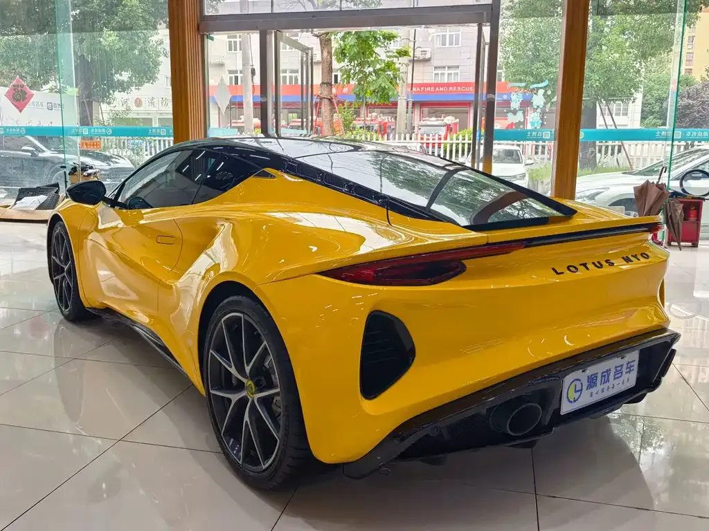 Lotus Emira — фото 10