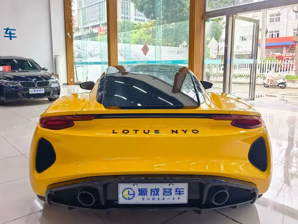 Lotus Emira — фото 8