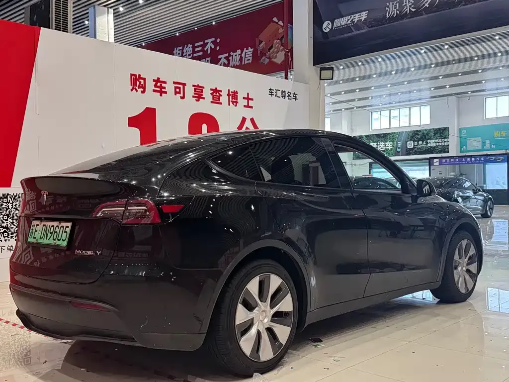 Tesla Model Y — фото 8