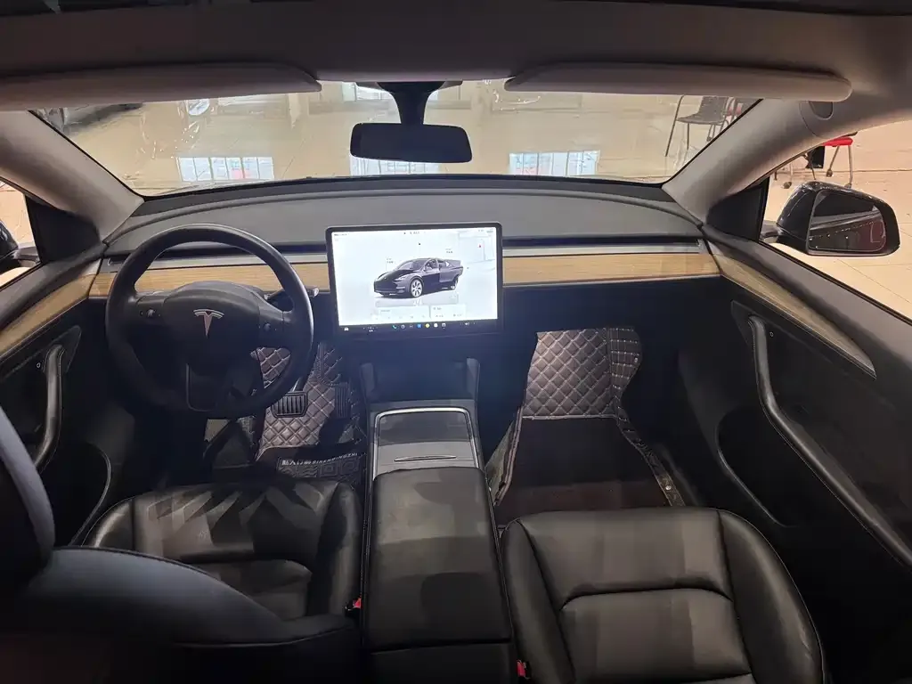 Tesla Model Y — фото 7