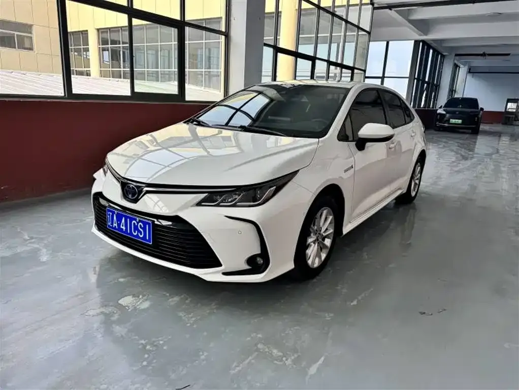 Toyota Corolla — фото 1