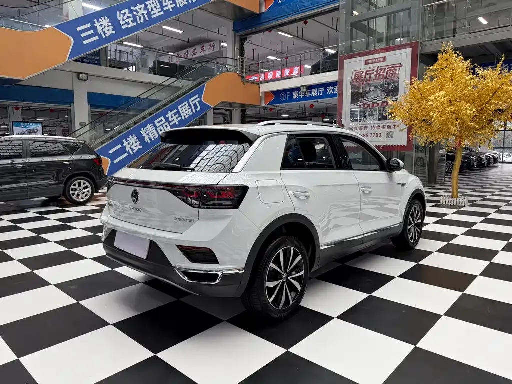 Volkswagen T-Roc — фото 10