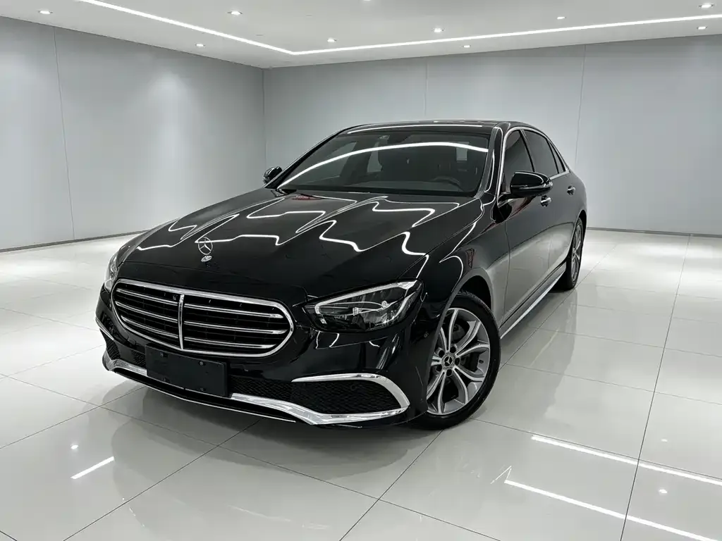 Mercedes-Benz E-Class — фото 1