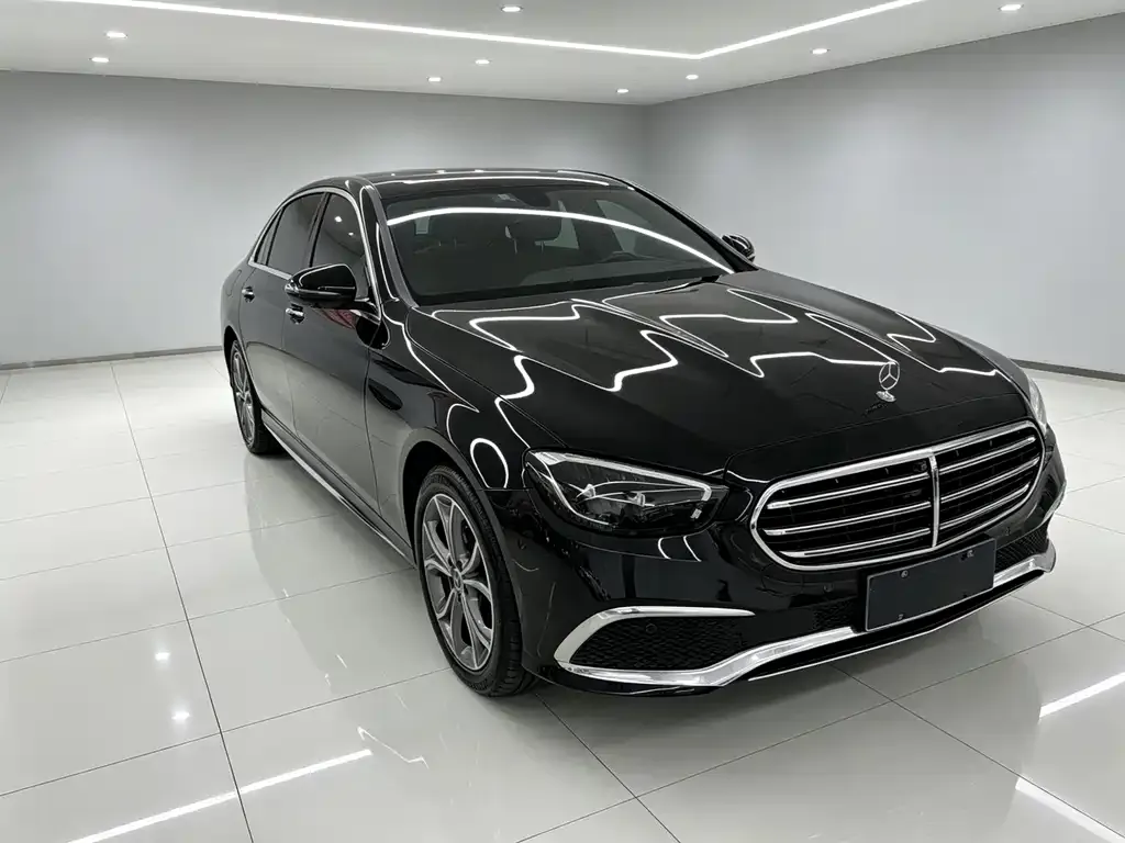 Mercedes-Benz E-Class — фото 4