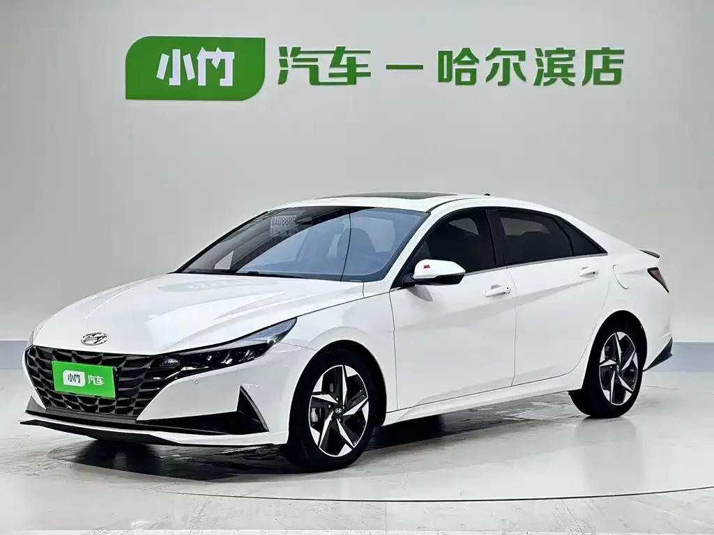 Hyundai Elantra — фото 1